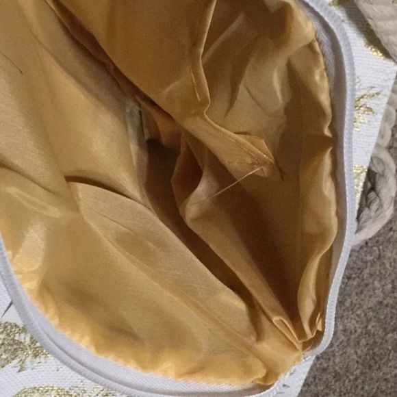 🪷PINEAPPLE Gold Metallic Print Wristlet - Picture 3 of 3